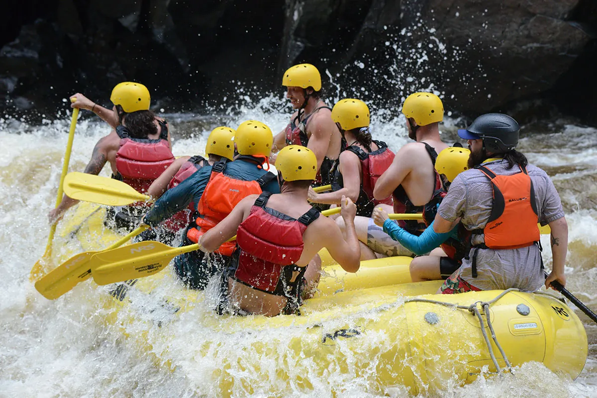 Rafting no Rio Rouge: uma aventura refrescante para o seu verão no Quebec